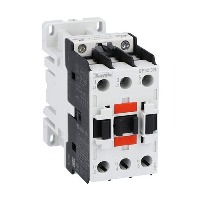 Three-pole contactor, IEC operating current Ie (AC3) = 32A, DC coil low consumption, 24VDC